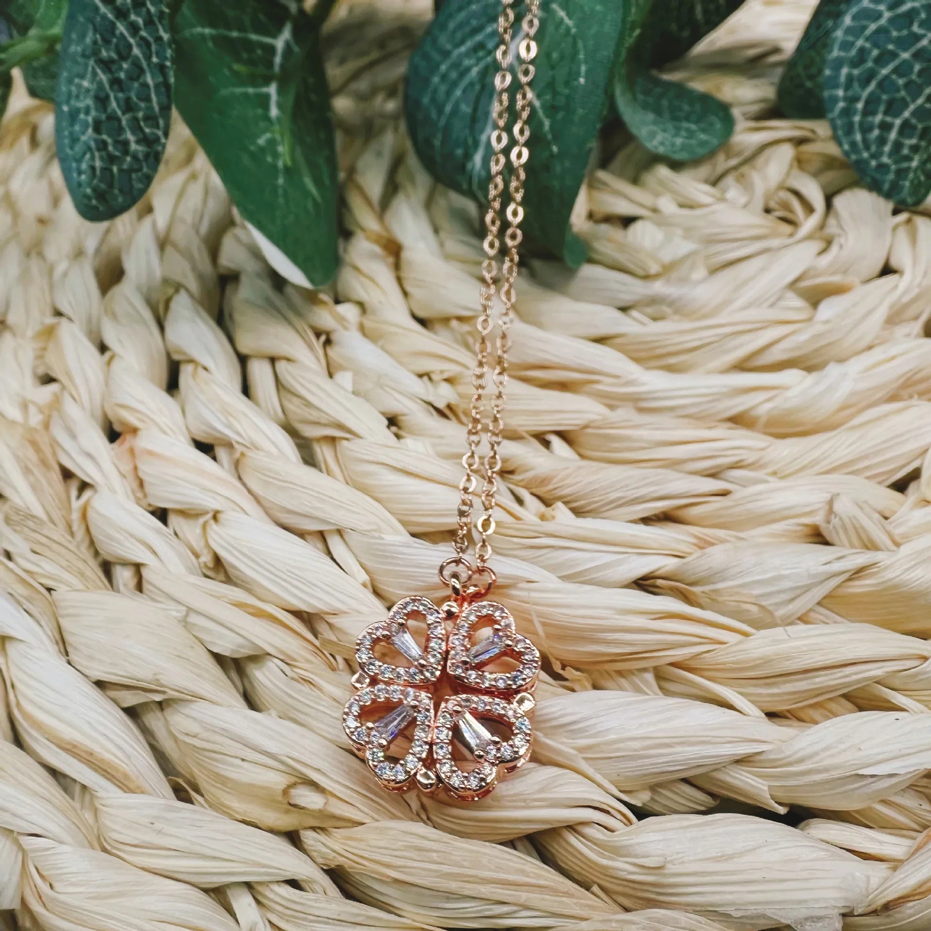 Coffret cadeau Rose collier d'herbe à quatre feuilles collier coeur mignon trèfle à quatre feuilles collier délicat colliers en or cadeaux pour petite amie